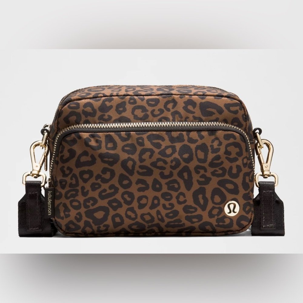 Lululemon NWT Everywhere Crossbody Bag Metal Hardware Leopardo Shift Desert 2L